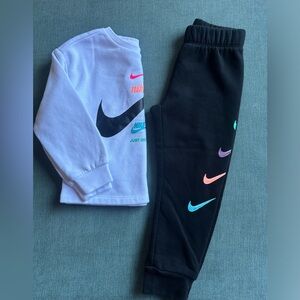 Toddler girls Nike outfit size 4T